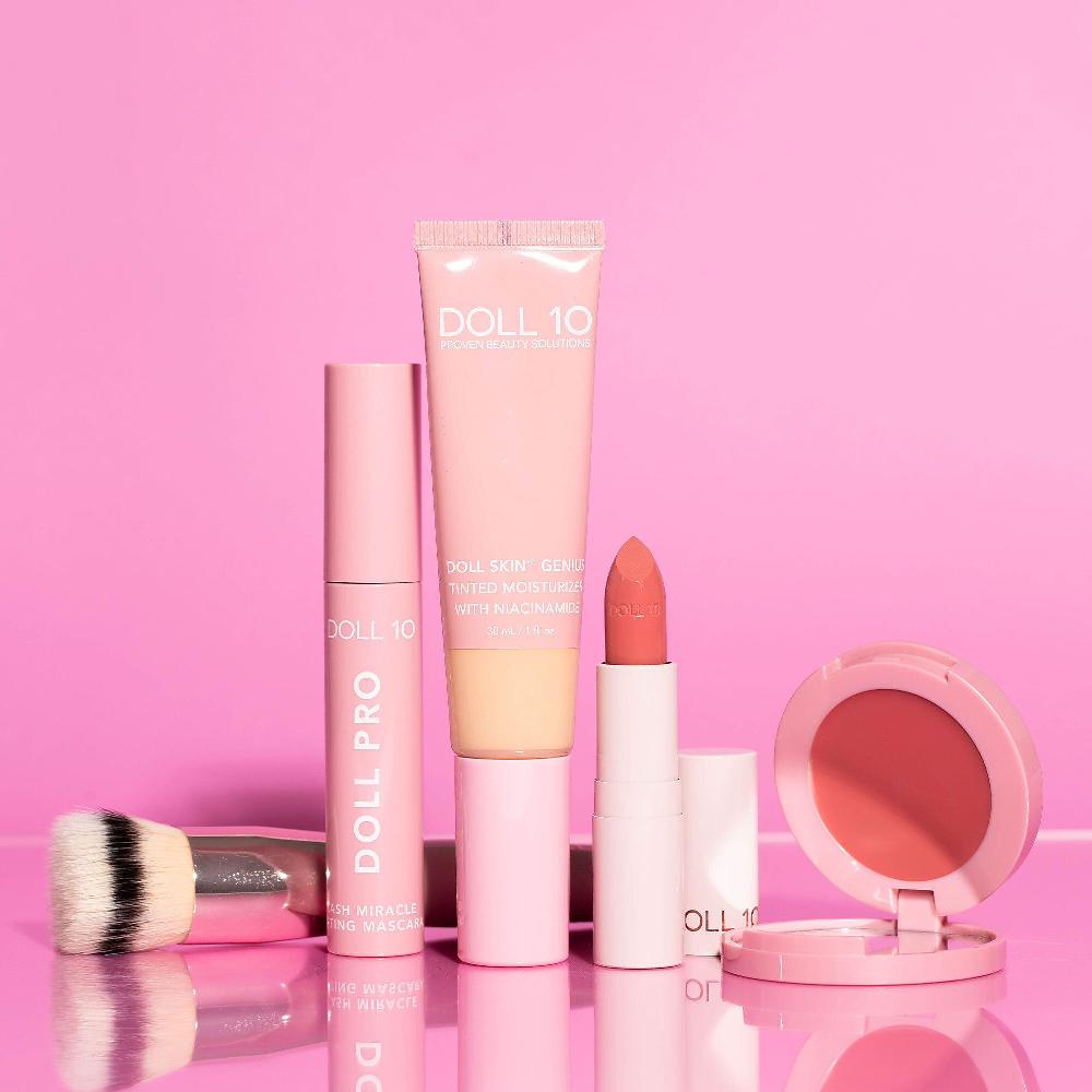 QVC Doll10 Kit fondotinta + rossetto + mascara + blush + pennello 5pz Offerte